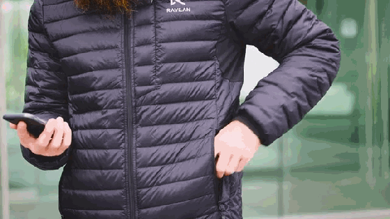 這羽絨服能發(fā)熱還能給手機(jī)充電 冬天不再凍成狗