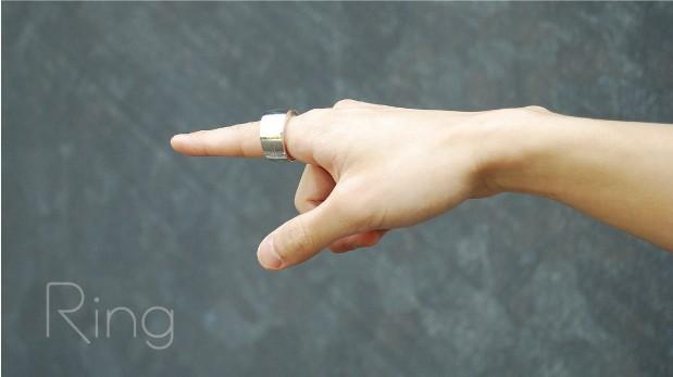 這才是魔戒 用它手指在空中一劃就能打開電視