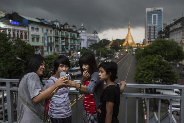 5000萬緬甸人第一次用上互聯(lián)網，接下來的事無語了 | 譯站