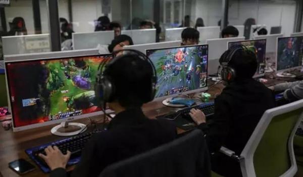 探秘國內(nèi)首家電競學(xué)院：學(xué)生大多都是富二代，父母寵愛