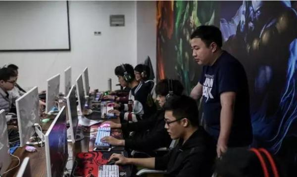 探秘國內(nèi)首家電競學(xué)院：學(xué)生大多都是富二代，父母寵愛