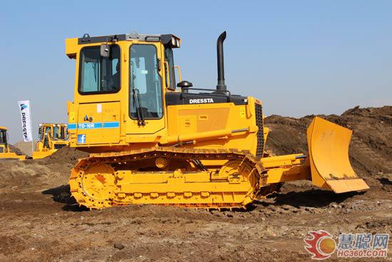 跟隨記者 觀摩柳工銳斯塔推土機(jī)工作演示