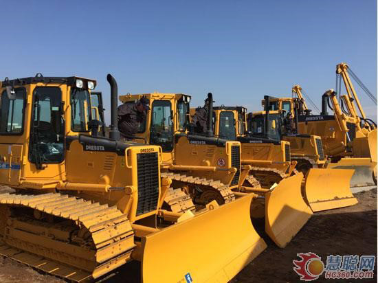 跟隨記者 觀摩柳工銳斯塔推土機(jī)工作演示