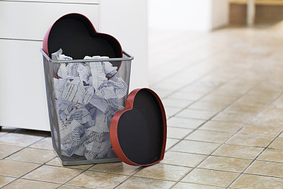 紙價有多瘋？廢紙箱每噸漲千元 紙廠：一天一個價