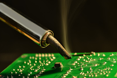 半導(dǎo)體迎來第三次產(chǎn)業(yè)轉(zhuǎn)移與升級(jí) 世界將裝上“中國芯”？