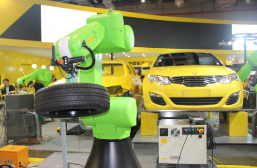 占據(jù)全球市場半壁江山 日本工業(yè)機器人刷新紀(jì)錄