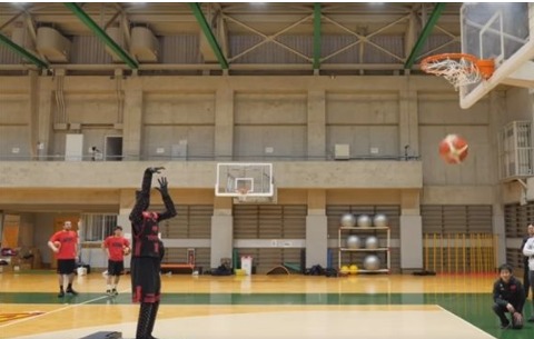 豐田制造出完美的籃球罰球機(jī)器人 百發(fā)百中