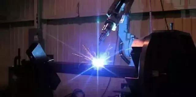 如何將工業(yè)機器人與數(shù)控機床融合應用？